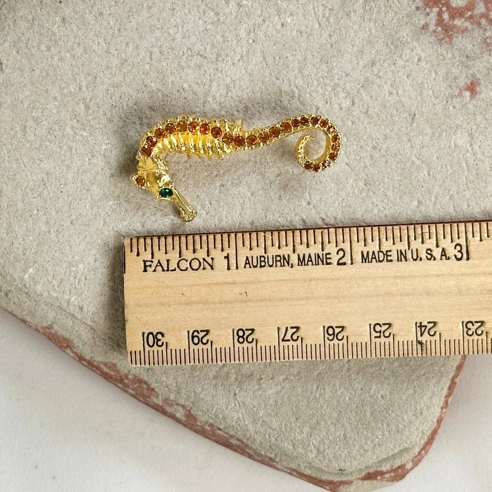 Vintage Unsigned‎ Gold Tone Textured Seahorse Brooch Green Rhinestone Eye